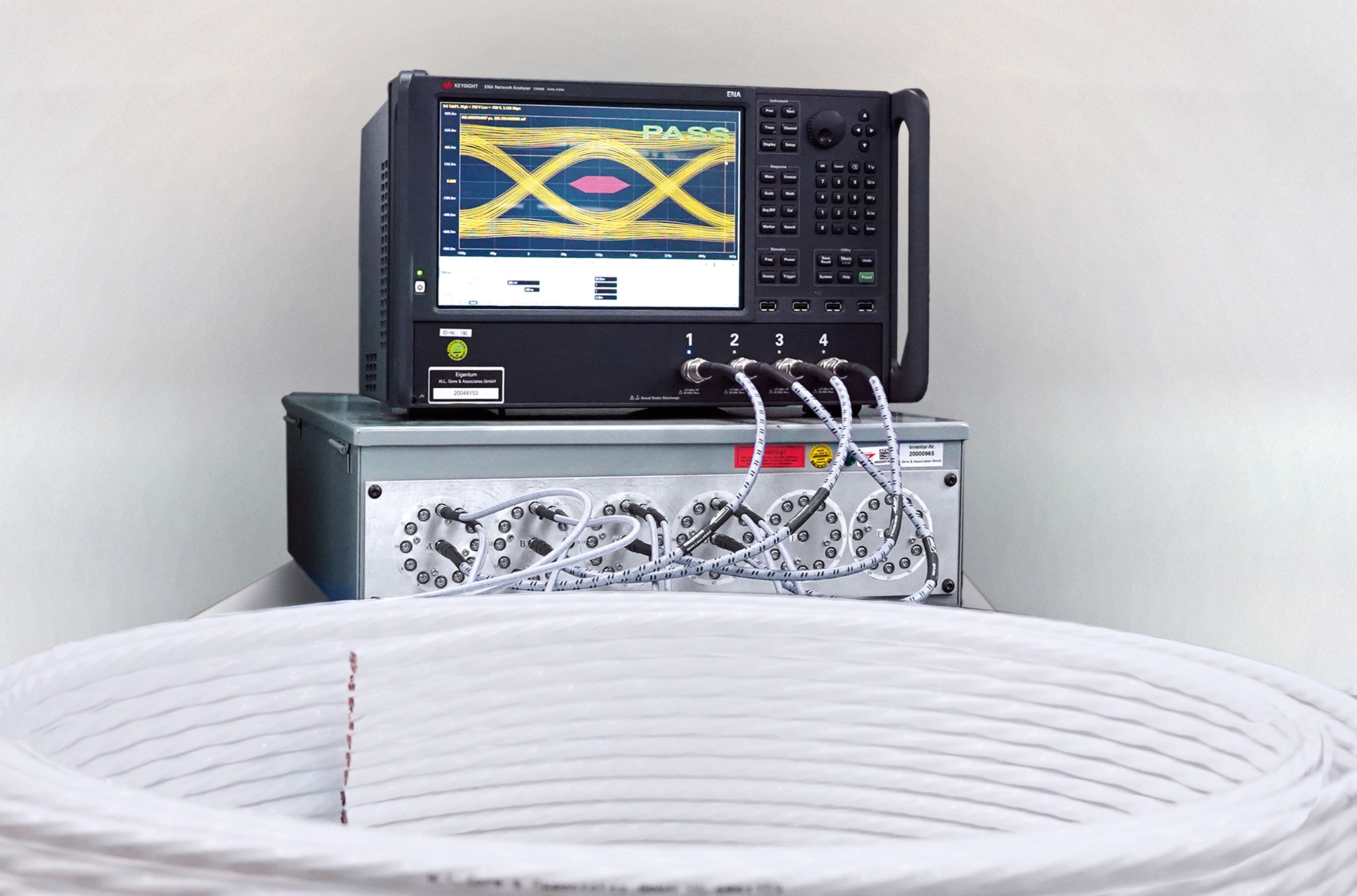 Gore’s ultraclean flex cable solution for improved/proven cable reliability in lithography applications.